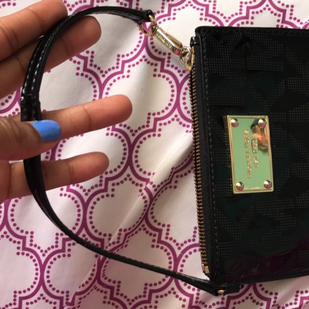 BLACK MICHAEL KORS WRISTLET 🖤 - Picture 3 of 8